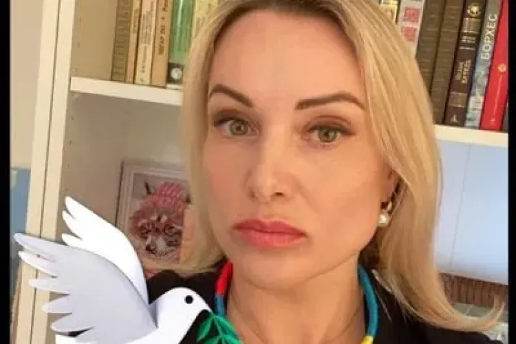 Prima reacție a jurnalistei din Rusia, arestată pentru că l-a sfidat pe Putin în direct: „Nu regret nimic”