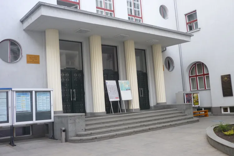 Are 52 de ani și e ușier la UBB, dar și student în anul 3. Slavă lui pentru efort!