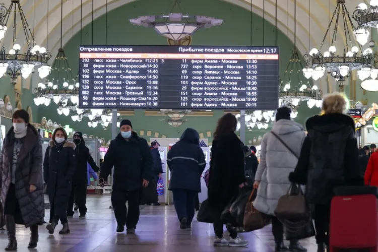 Tot mai mulți ruși își părăsesc țara de frica unui colaps economic. „Nu poporul rus a declarat războiul, noi suntem simpli pioni ai Rusiei”