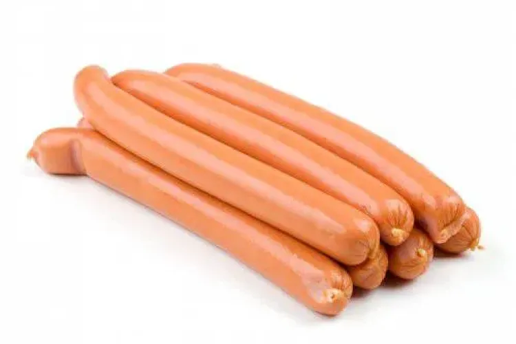 Alertă alimentară! Cât de nocivi au devenit crenvurștii: „Opt din 10 mărci de crenvurşti pentru copii nu ar trebui folosite