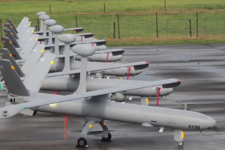 La noi cad MIG -urile ca muștele, dar ministrul Apărării promite că vom construi drone și mini-submarine