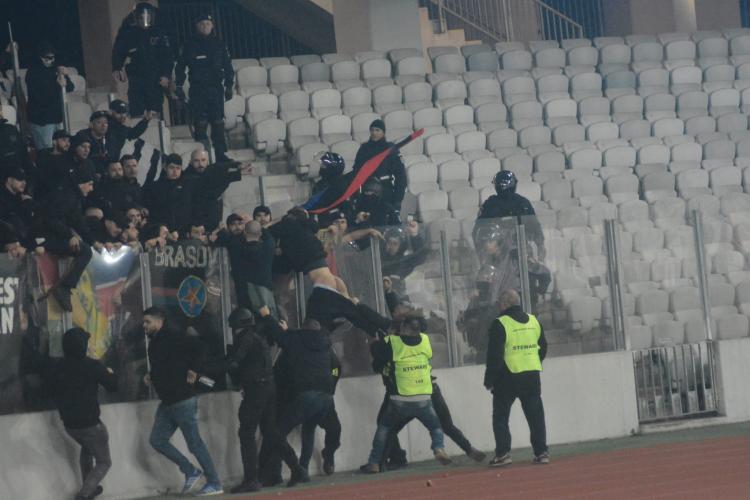 Suporterii Steaua au devastat stadionul Cluj Arena la meciul cu U Cluj - VIDEO