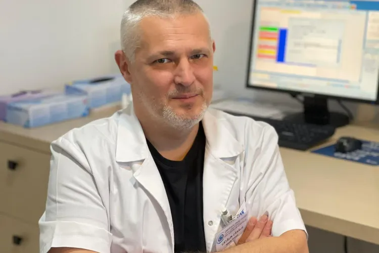 Vrei să scapi de ochelari? Dr. Cărăuș Cătălin îți spune totul despre ce operații trebuie să alegi