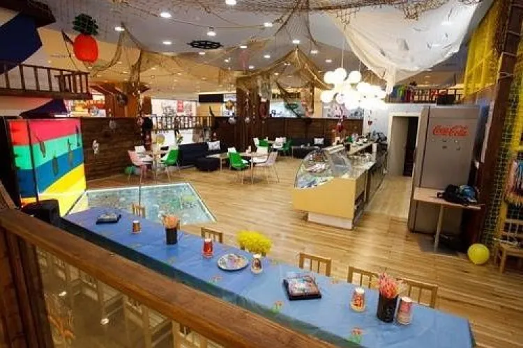 Lucruri abominabile la locul de joacă din Iulius Mall Cluj: Era sus la tobogane cu şliţul desfăcut...