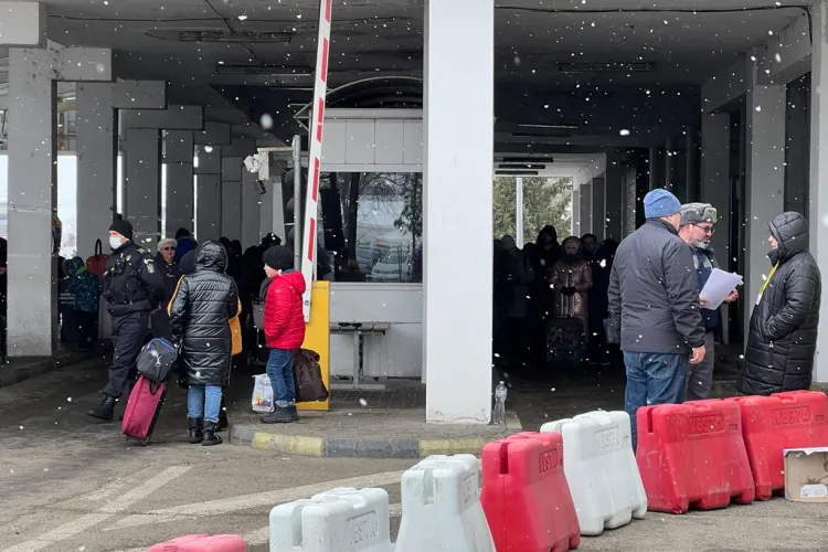 Numărul refugiaților ucraineni care intră în România continuă să crească. 8.261 de cetăţeni ucraineni au intrat marți în țară