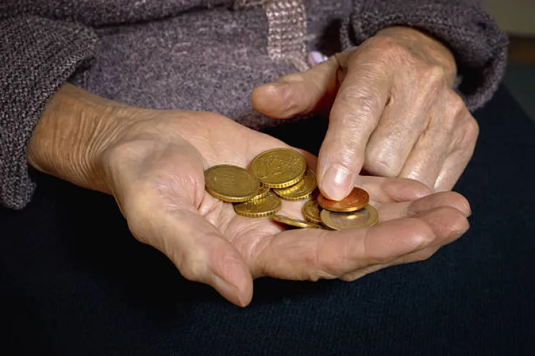 O bătrânică de 86 de ani din Ucraina și-a donat pensia armatei ucrainene. „Și puținul pe care l-a avut l-a dat înspre slava Ucrainei”