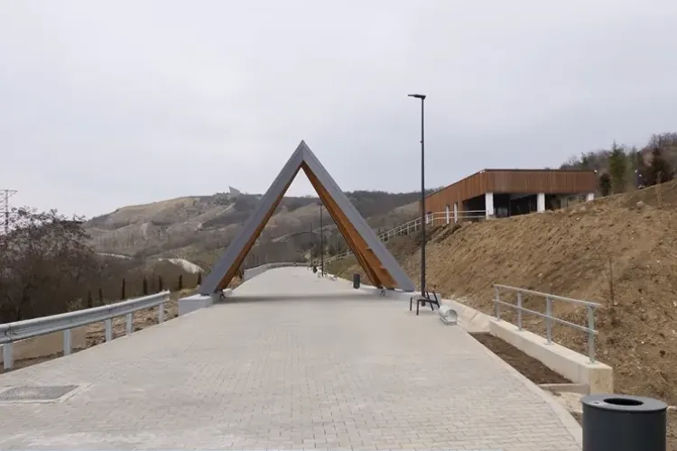 VIDEO - S-a deschis cel mai mare parc din Cluj-Napoca, „Pădurea Clujenilor”. Cum arată cele 21 ha de spațiu verde 