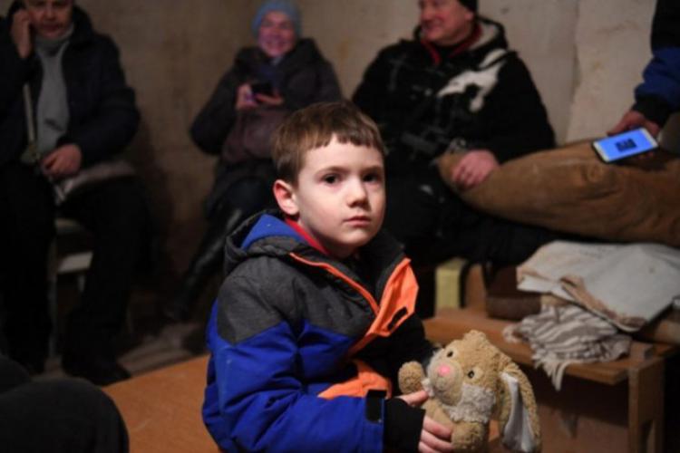 E strigător la cer! Relatarea unui chirurg ucrainean: „Rușii pun explozibil în jucăriile copiilor”
