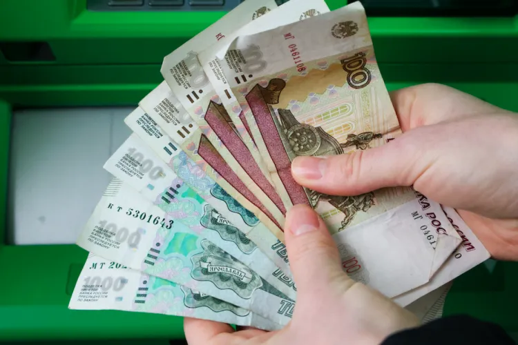 Mesaj pentru Occident de la Moscova: Vreți gaz, cereale, metale, lemn? Găsiți ruble!