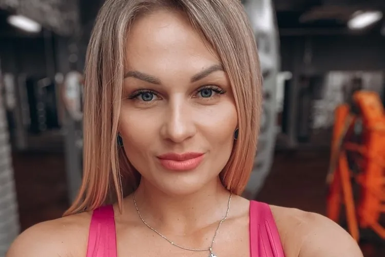 Frumoasa ucraineanca a fost oprită de poliţiştii români, după ce a parcat într-un loc interzis. Tânăra a rămas perplex   