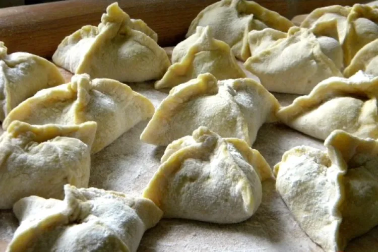 Gospodinele venite din Ucraina au început mici afaceri cu mâncare tradiţională ucraineană, în România