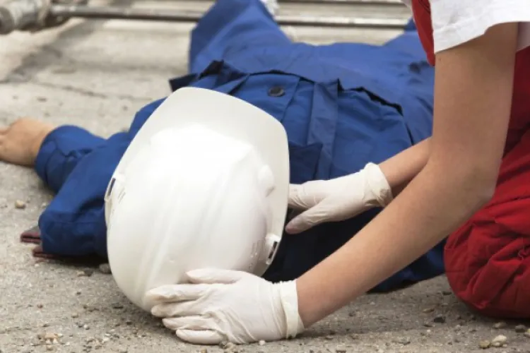 Accident de muncă înfiorător în Cluj. O tijă de fier i-a străpuns piciorul unui muncitor