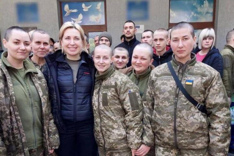 Rușii le-au ras în cap pe femeile ucrainene luate prizoniere, în semn de umilință