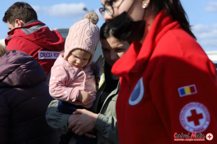 În plină criză a refugiaților, Crucea Roșie România sparge 500.000 de lei pe telefoane SCUMPE și laptopuri de ULTIMĂ generație
