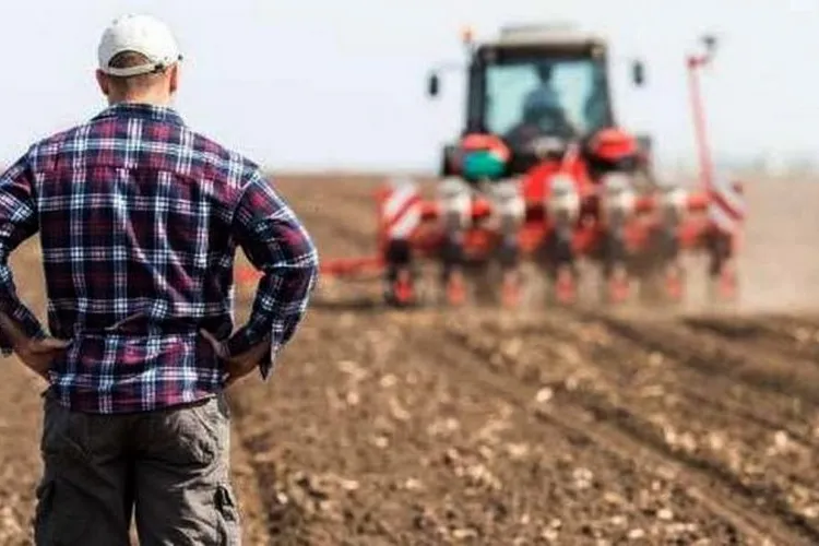 Agricultorii români riscă să piardă banii primiți pe proiecte europene din cauza scumpirilor. Combustibilul și îngrășămintele și-au dublat prețul