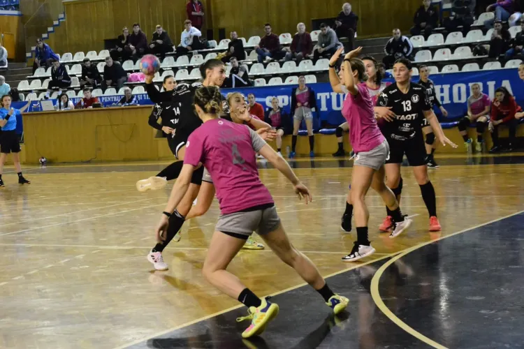 Handbalistele de la U Cluj au câștigat meciul cu CSU Oradea - FOTO   