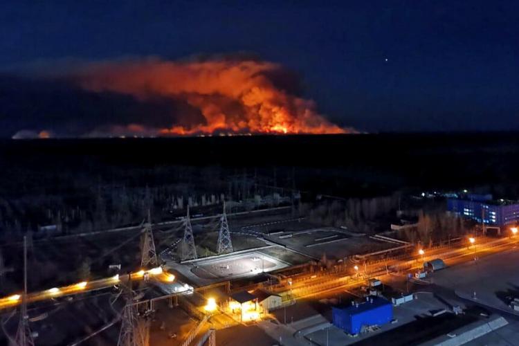 Incendii în zona centralei de la Cernobîl. Norul de fum poate afecta și România?