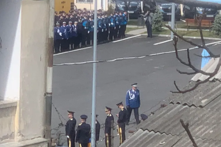 După defilarea în batjocură și fotografiile pornografice cu purtătorul de cuvânt, Jandarmeria Cluj își sărbătorește ziua pe ASCUNS - VIDEO