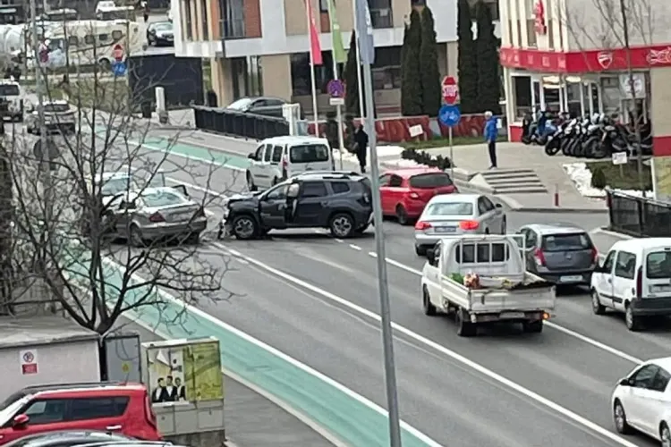 Accident cu trei mașini în cartierul Bună Ziua, în dreoul carmangeriei Moldovan