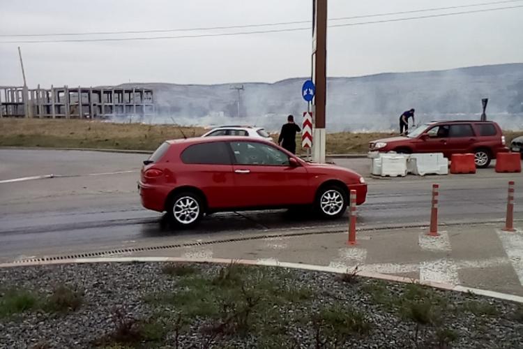 Incendiu de vegetație întins până la VIVO. Haos la Cluj peste tot! Autoritățile nu pot ține lucrurile sub control - VIDEO
