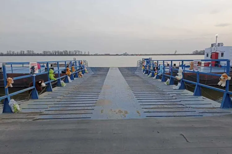 Zeci de jucării, dăruite copiilor ucraineni de către polițiștii de la Punctul de Trecere a Frontierei Isaceea