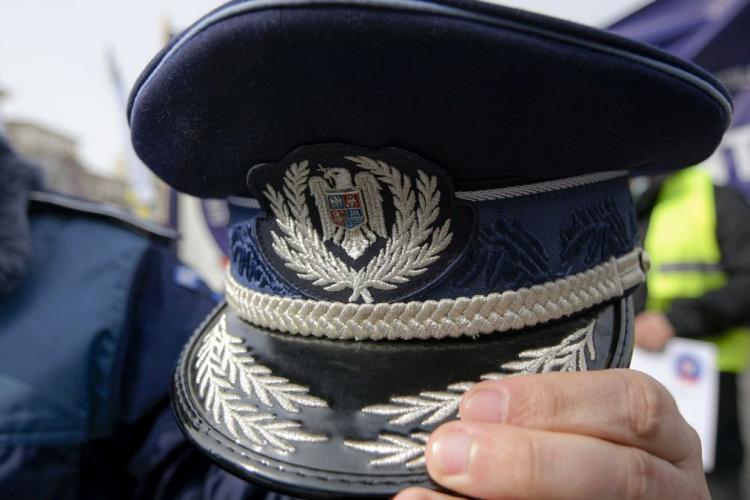 Cluj: Cine este polițistul prins în timp ce fura din Dedeman Cluj. Avea obiectul furat ascuns sub caschetă