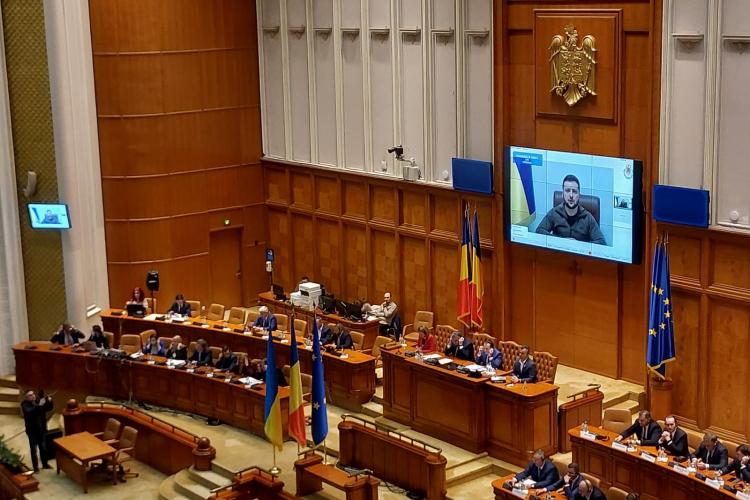 Cine răspunde pentru incidentul jenant din timpul discursului lui Zelenski. Deocamdată România nu și-a cerut scuze pentru traducerea deficitară