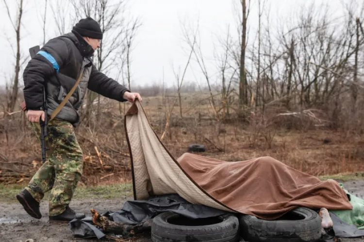 Hackerii Anonymous au publicat numele presupușilor călăi ruși, care ar fi comis masacrul de la Bucha