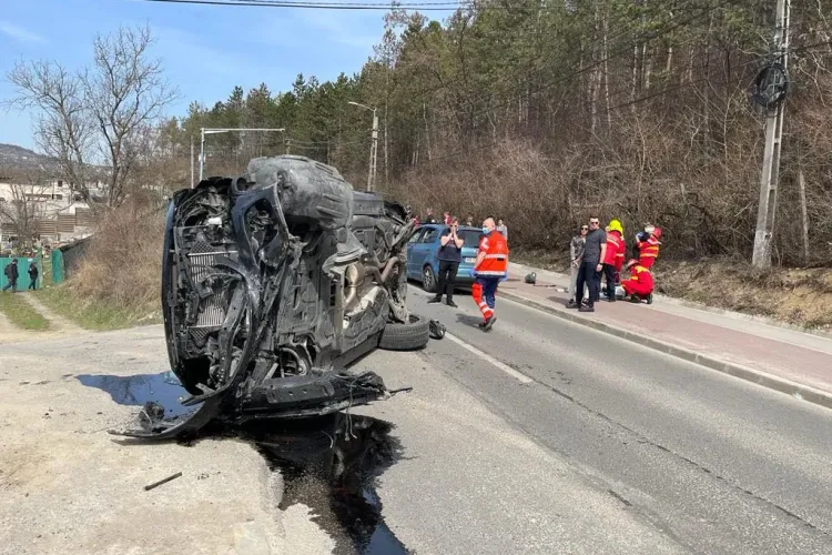 Accident GRAV în Cluj! Un copil de 5 ani a primit îngrijiri medicale, după ce o mașină s-a răsturnat