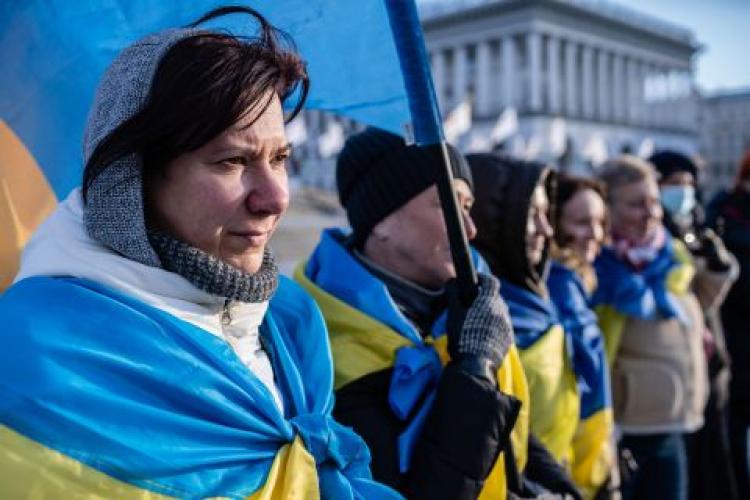 VIDEO - Peste 2000 de ucrainence au mărșăluit pe străzile din Constanța  ținând în brațe păpuși în scutece stropite cu „sânge” 
