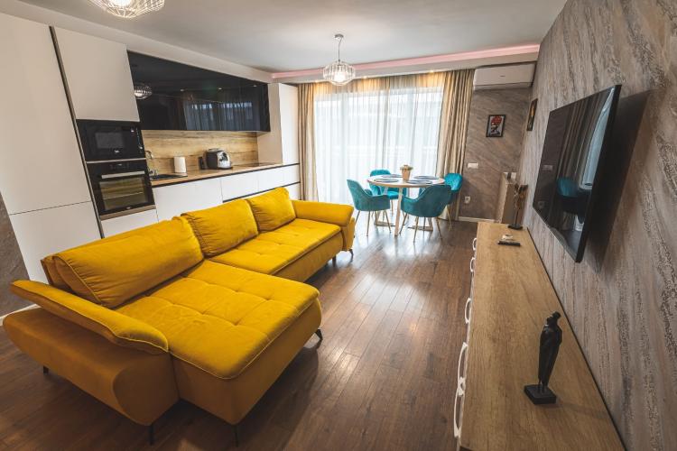 Cluj: Anunțul de vânzare a unui apartament la preț de vilă a stârnit un scandal monstru: ”Living + bucătărie nu e o cameră în plus!”