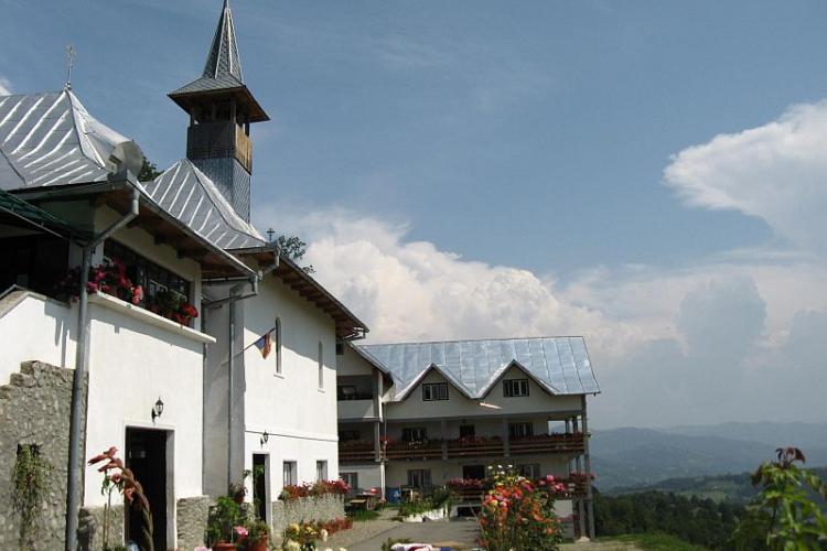 Reacția șocantă a Episcopiei Maramureşului după ce stareţul unei mănăstiri a fost acuzat de agresiune sexuală