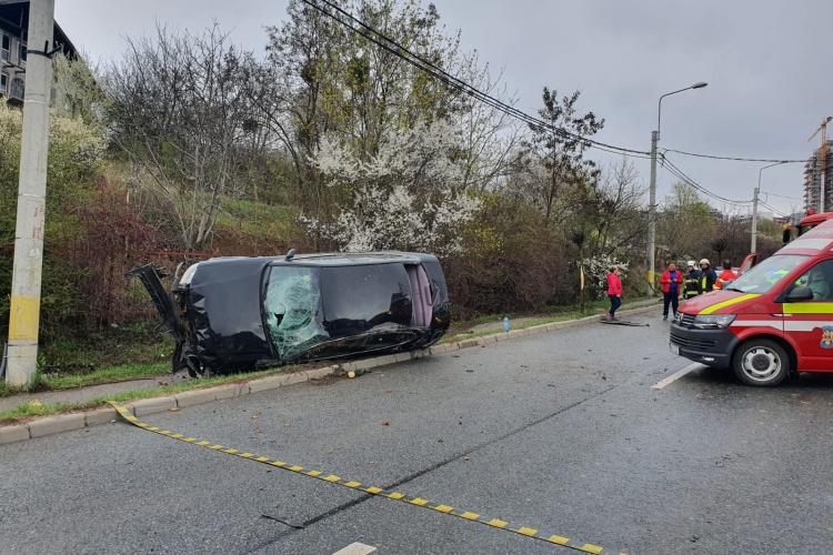 Accident GRAV pe strada Frunzișului. Trei oameni sunt la spital - FOTO