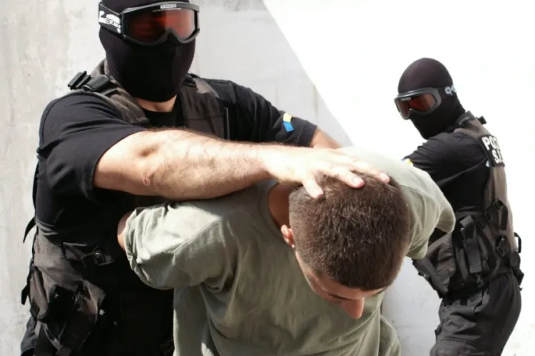 Sărbători cu năbădăi. 15 persoane, rude între ele, s-au luat la bătaie în prima zi de Paşte