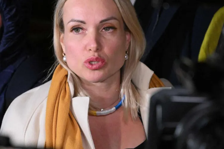 Jurnalista rusă care a protestat în direct la TV, Marina Ovsiannikova, a fost angajată de o publicaţie din Germania