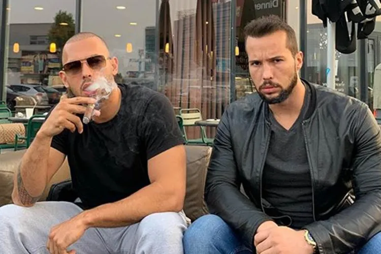 Fetele care lucrau în studiourile de videochat ale fraților Tate erau marcate prin tatuaje cu numele „stăpânilor”