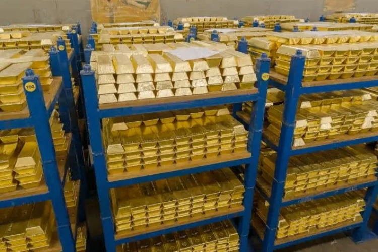 Preţul aurului creşte, în condiţiile în care conflictul din Ucraina duce la nevoia de refugii sigure, iar valoarea banilor este fluctuantă 