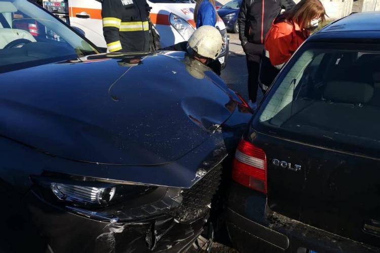 Cluj: Accident pe strada Oltului. ISU a intervenit cu două autospeciale