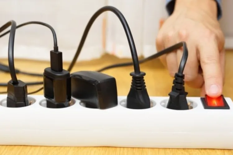 Aparatul electrocasnic pe care trebuie să-l scoți din priză înainte de somn. Factura la energie va fi mult mai mică