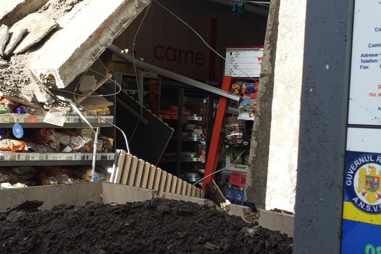 Cluj - Tavanul unui magazin Profi din Turda s-a prăbușit din senin - FOTO