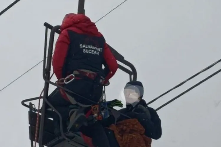 Mai mulți turişti au rămas blocați în telescaunul din staţiunea Vatra Dornei
