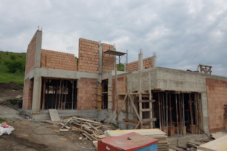 Boc nu are milă de casele fără autorizație de pe Valea Fânațelor: ”Vine demolarea. Nu primesc nici case sociale!”   