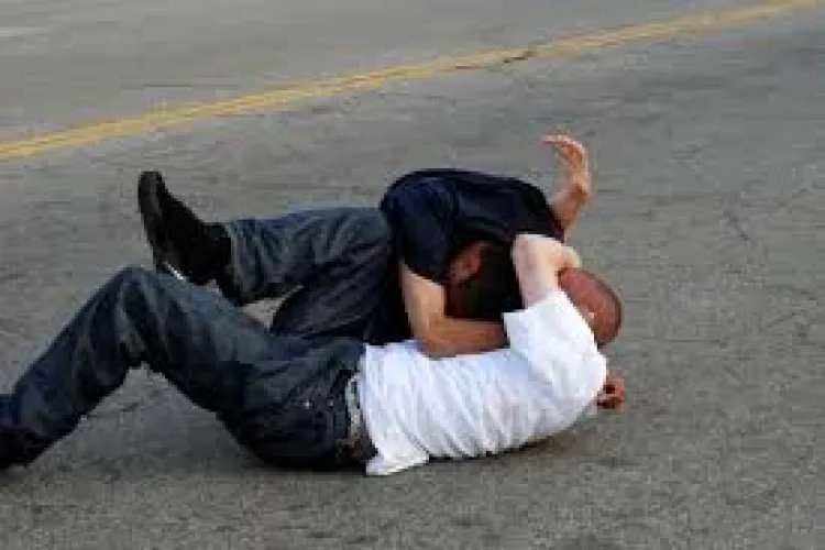 Un huligan rutier a bătut un șofer și l-a lovit cu mașina. Procurorii nu l-au arestat pentru ca sunt sărbatori