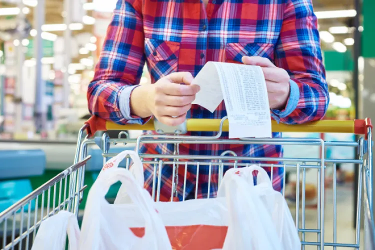 Inflaţia a depăşit 10% în luna martie. Scade puterea de cumpărare a românilor 