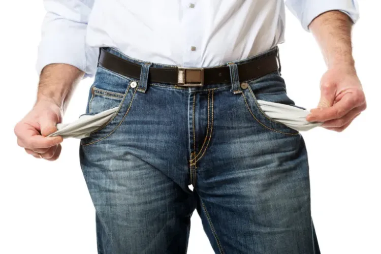 Românii nu își mai permit plata ratelor și cer îngăduire băncilor. Care sunt variantele pentru rezolvarea problemelor la bănci