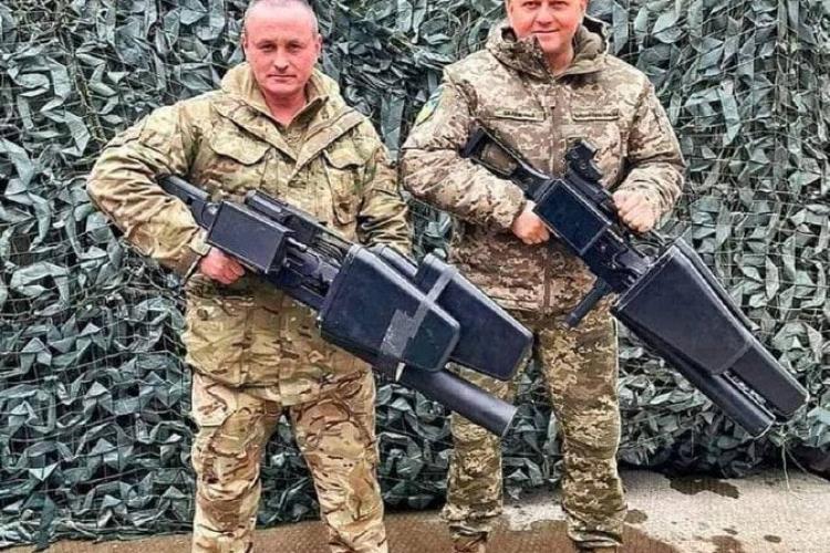 VIDEO - Un general ucrainean a prezentat „arma spațială” folosită de soldații lui împotriva atacurilor aeriene ale rușilor 