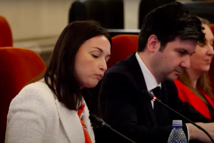 Românii din Marea Britanie au cerut, printr-o petiție, retragerea Catincăi Nistor din funcția de director ICR Londra: „Ne face țara de râs”