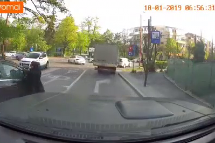 Femeie lovită de o mașină pe Tăietura Turcului. Pare vinovată, dar nu e - Vezi VIDEO până la final