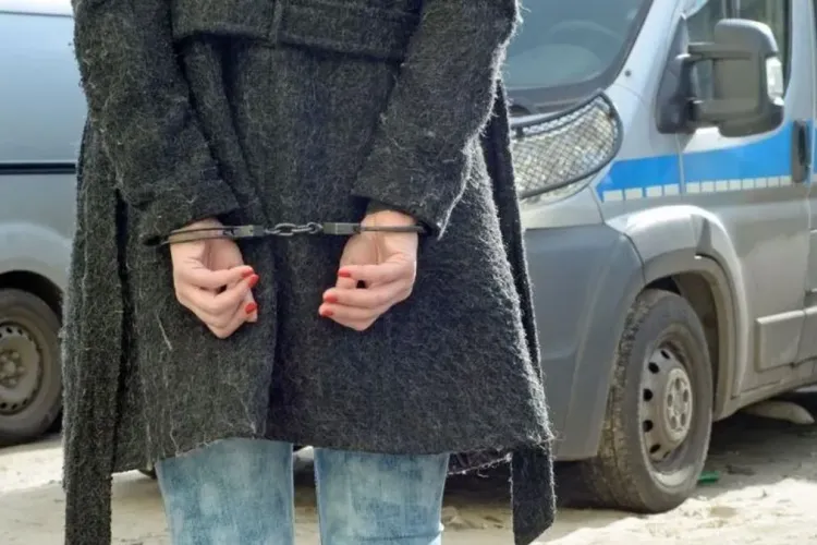 Hoață din Cluj, prinsă în flagrant. A încercat să fure bani dintr-o casă din Câmpia Turzii