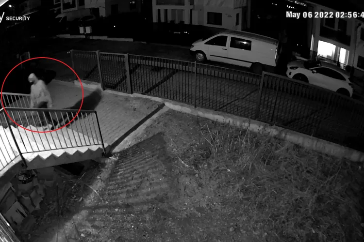 Oamenii din Dezmir sunt terorizați de un hoț, care a intrat peste ei în casă. Polițiștii sunt DEPĂȘIȚI - VIDEO   